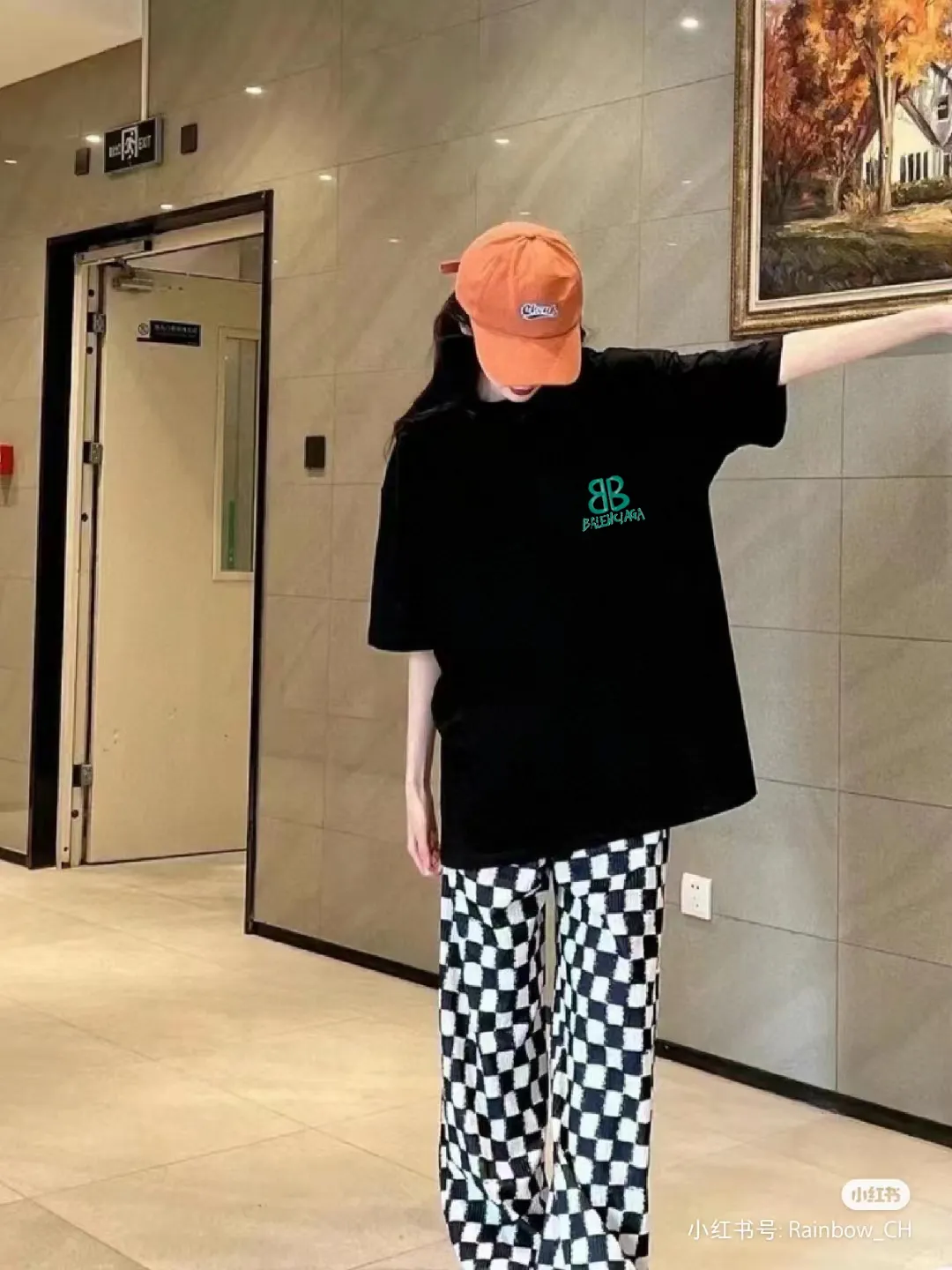 P80✨🔥 BALENCIAGA Paris lettering printed short-sleeved T-shirt. Custom-woven and dyed 300 grams of combed cotton heavyweight fabric. Zero color difference in threads. Perfect details. Different from the current currency version. Welcome to compare. Same Style for men and women. Must-sell in the picture above. Color: White Black Size: 1 2 3 4
